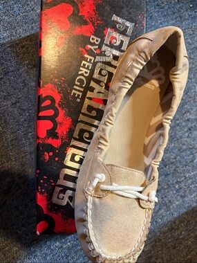 Fergie gold Moccasin flexible shoes new